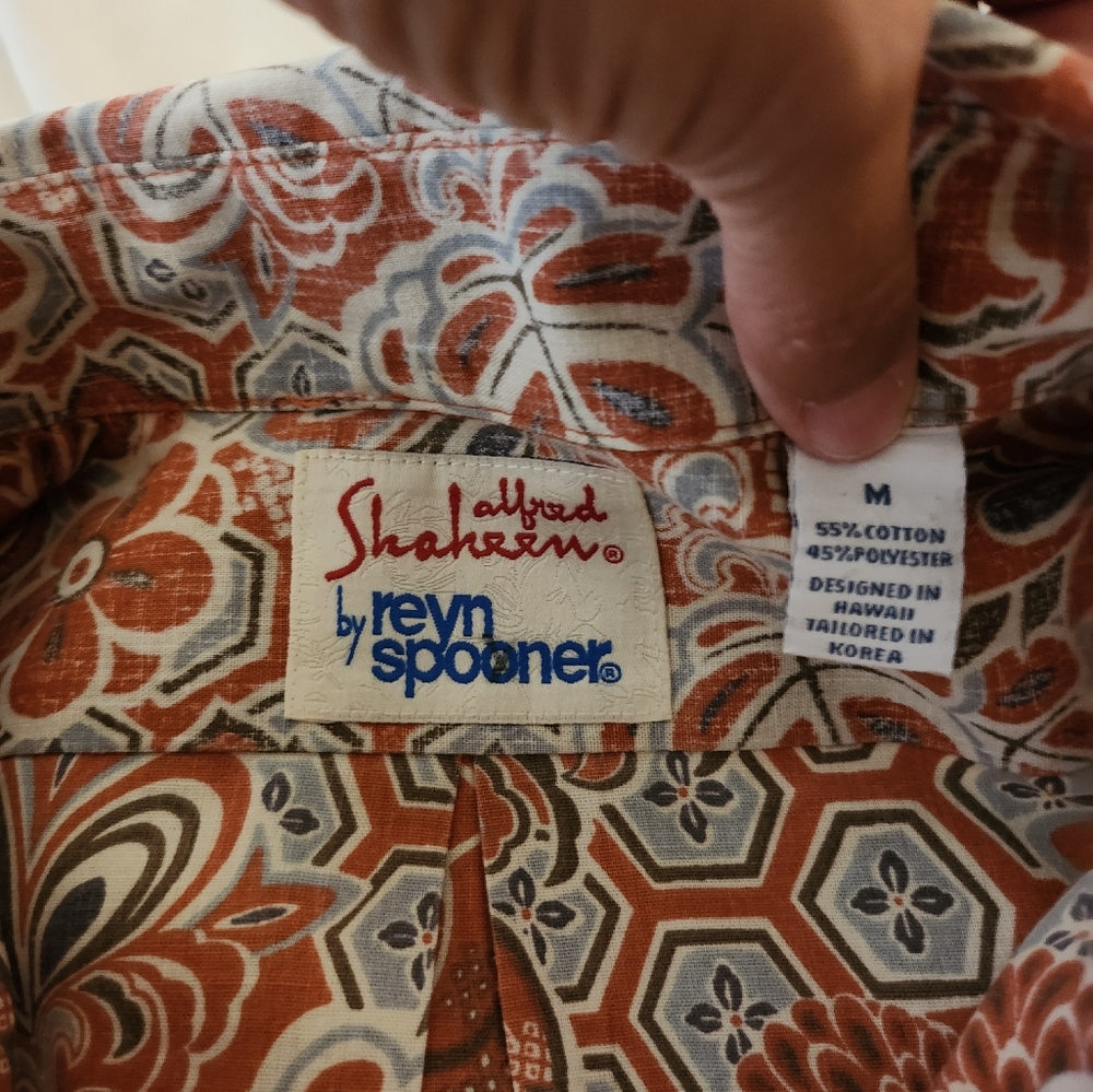 Reyn Spooner button up shirt medium